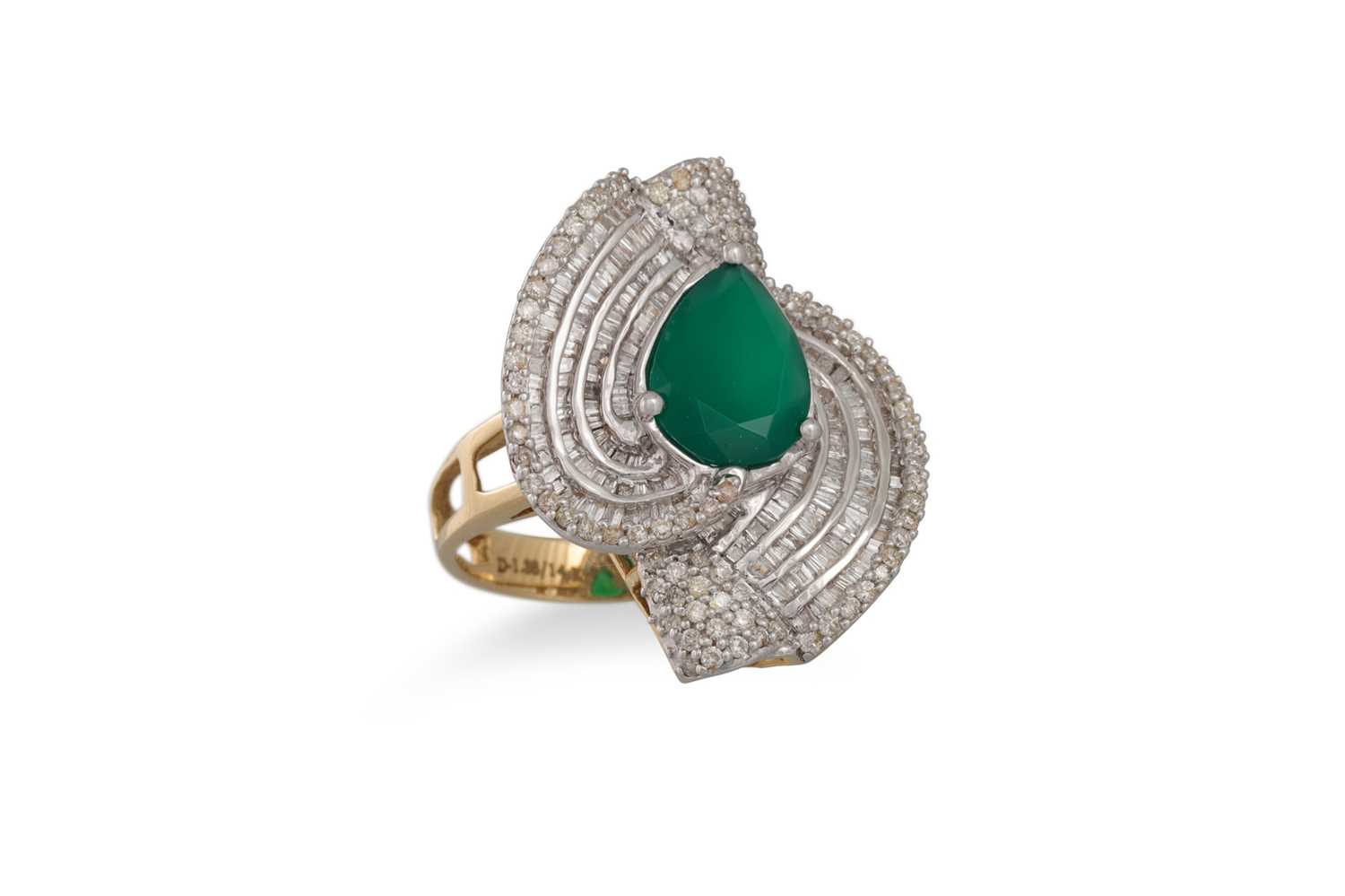 Lot 23 - A DIAMOND AND GREEN QUARTZ CLUSTER RING, the...