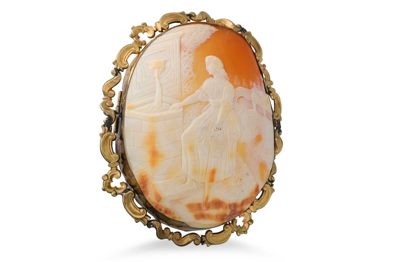 Lot 25 - A SHELL CAMEO BROOCH, depicting a lady at a...