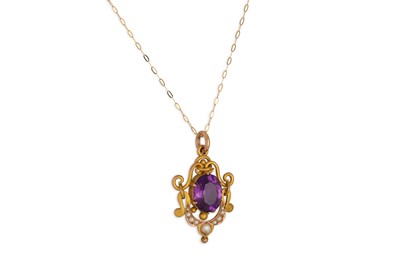 Lot 32 - AN AMETHYST AND PEARL SET PENDANT, the oval...