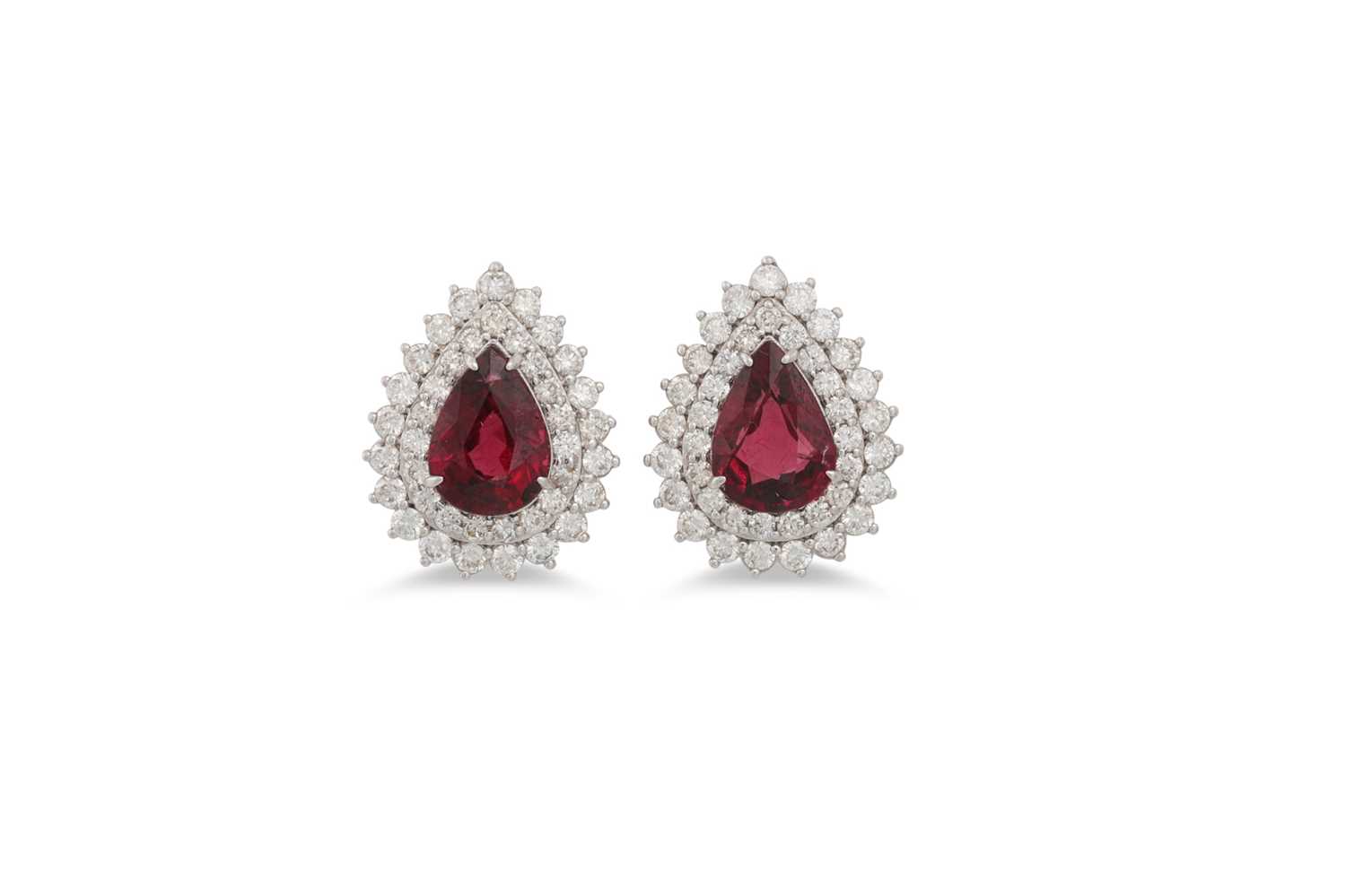 Lot 83 - A PAIR OF DIAMOND AND GARNET CLUSTER EARRINGS,...