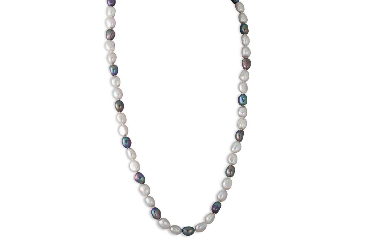 Lot 87 - A TWO TONE CULTURE PEARL NECKLACE, of light...