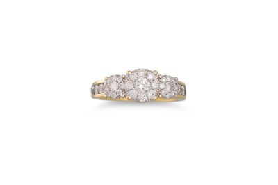 Lot 391 - A DIAMOND CLUSTER RING, mounted in 18ct white...