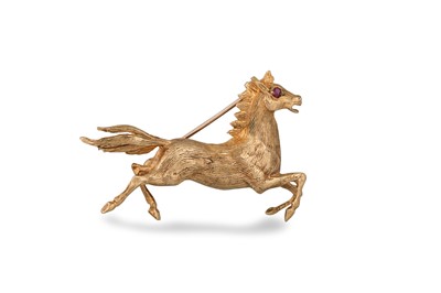 Lot 345 - A 9CT GOLD BROOCH, modelled as a galloping...