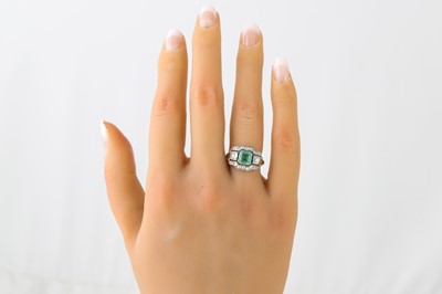 Lot 363 - A DIAMOND AND EMERALD PLAQUE CLUSTER RING,...
