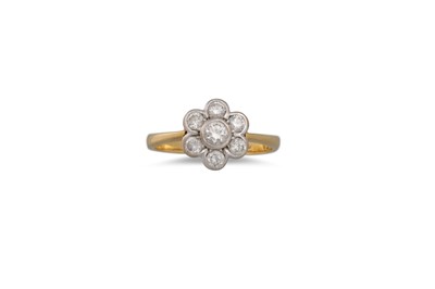 Lot 284 - A DIAMOND DAISY CLUSTER RING, mounted in 18ct...
