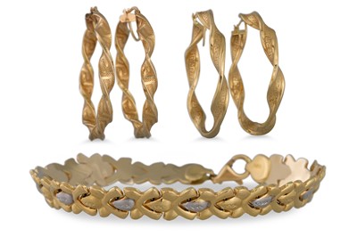 Lot 117 - A 14CT GOLD BRACELET, together with two pairs...