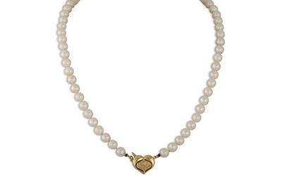 Lot 119 - A CULTURED PEARL NECKLACE, to a 14ct gold...
