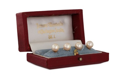 Lot 203 - A 9CT GOLD PEARL STUD SET, cased