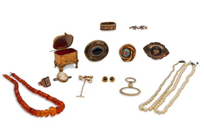 Lot 207 - A COLLECTION OF COSTUME JEWELLERY
