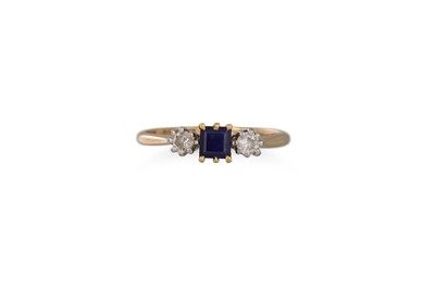 Lot 101 - A SAPPHIRE AND DIAMOND SET RING, mounted in...