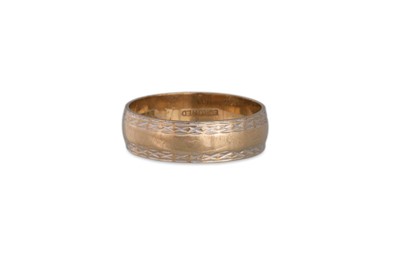 Lot 471 - AN 18CT GOLD BAND RING, engraved decoration,...