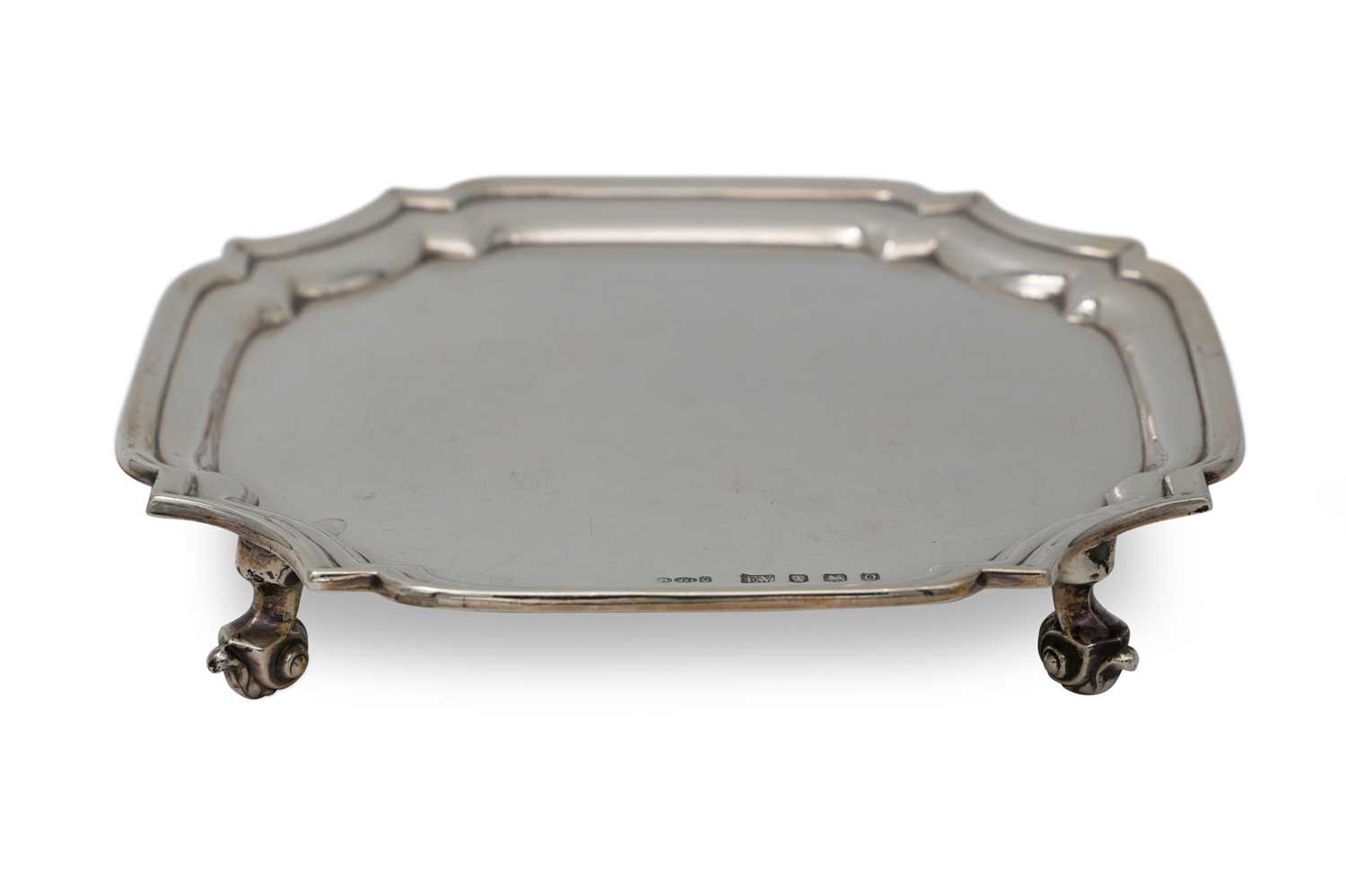 Lot 537 - A MID 20TH CENTURY SHEFFIELD SILVER SALVER, By...