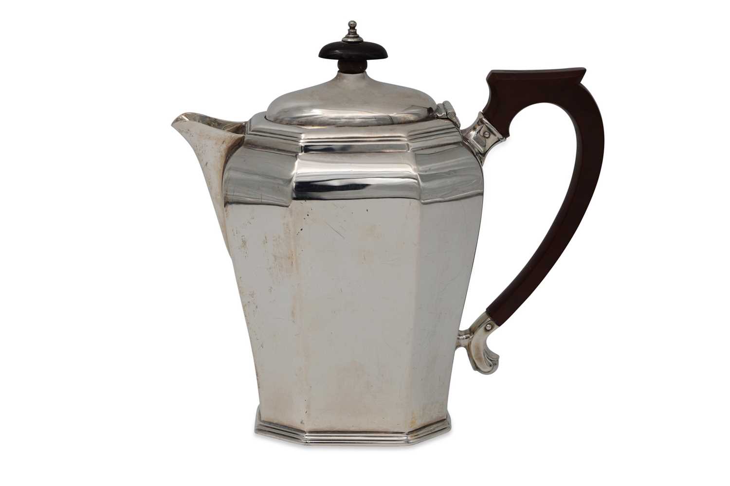 Lot 538 - A MID 20TH CENTURY SILVER COFFEE POT