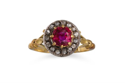 Lot 445 - AN ANTIQUE RUBY AND DIAMOND CLUSTER RING, the...