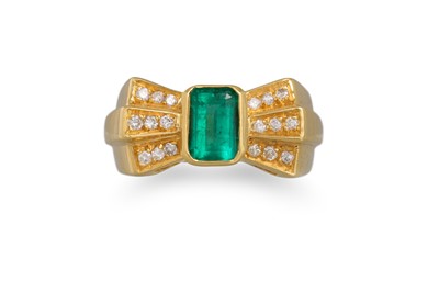 Lot 302 - AN EMERALD AND DIAMOND RING, in the form of a...