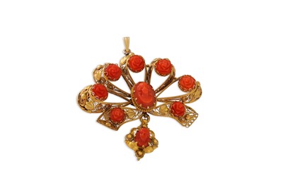 Lot 376 - A CORAL AND YELLOW GOLD PENDANT, of filigree...