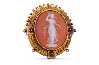Lot 380 - AN AGATE CAMEO BROOCH/PENDANT, depicting a...