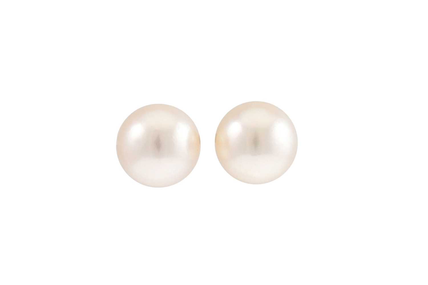 Lot 113 - A PAIR OF PEARL STUD EARRINGS, the pearls...