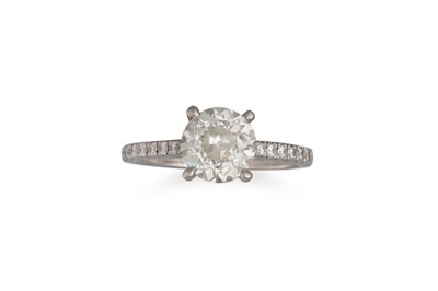 Lot 402 - A DIAMOND SOLITAIRE RING, the old cut diamond...