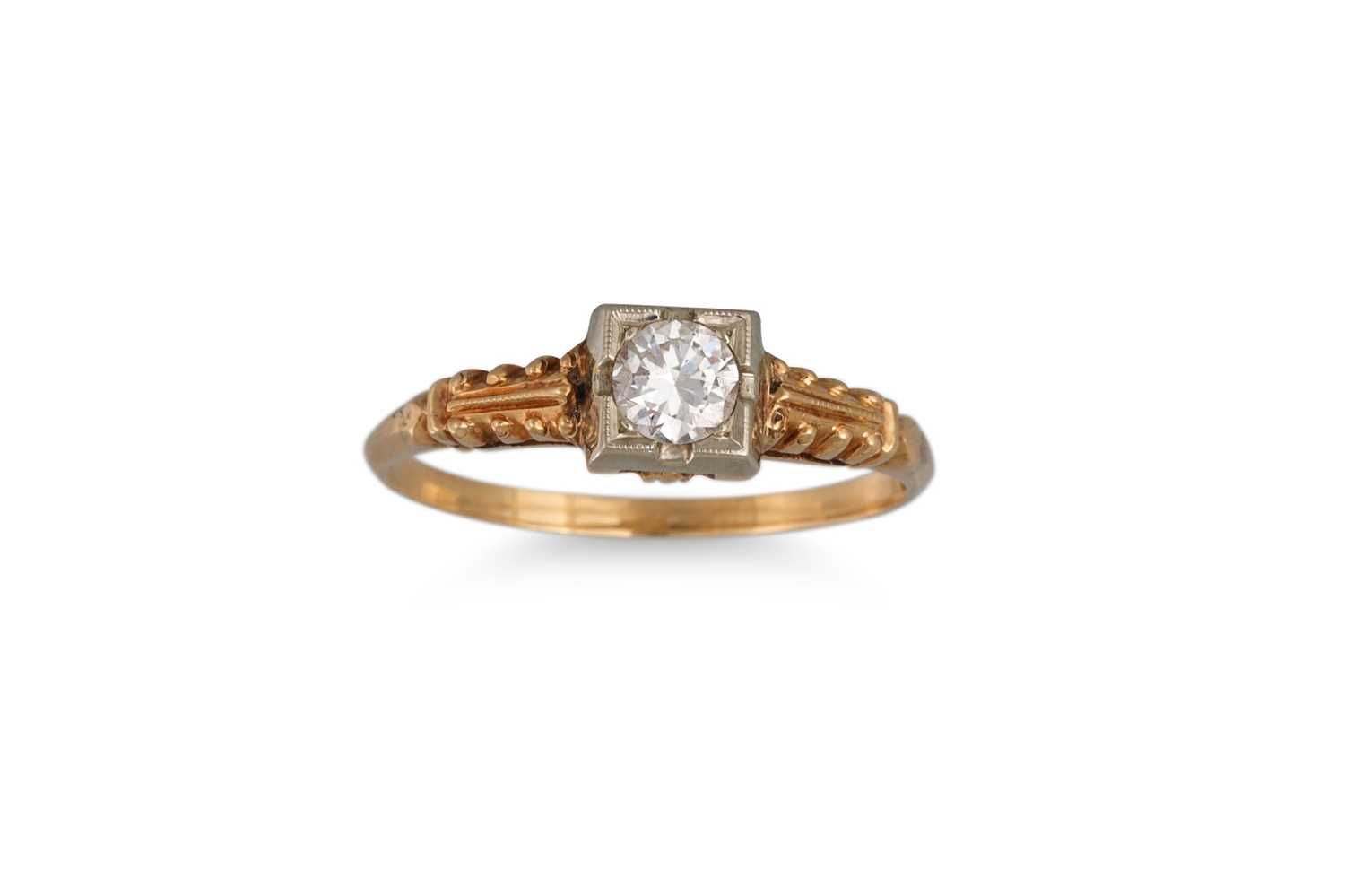Lot 54 - A VINTAGE DIAMOND SOLITAIRE RING, mounted in...