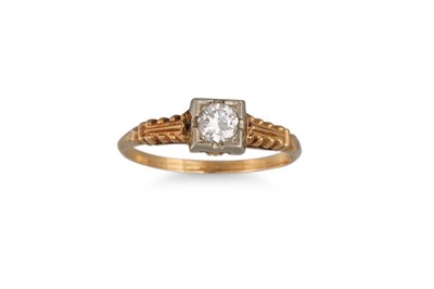 Lot 63 - A VINTAGE DIAMOND SOLITAIRE RING, mounted in...