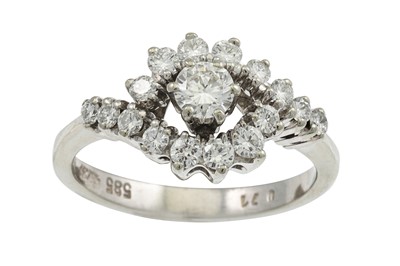Lot 118 - A DIAMOND CLUSTER RING, the central brilliant...