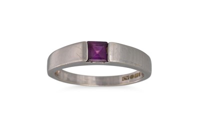 Lot 308 - AN AMETHYST SINGLE STONE RING, in 9ct gold