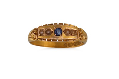 Lot 313 - AN ANTIQUE PEARL AND SAPPHIRE RING, in 15ct...