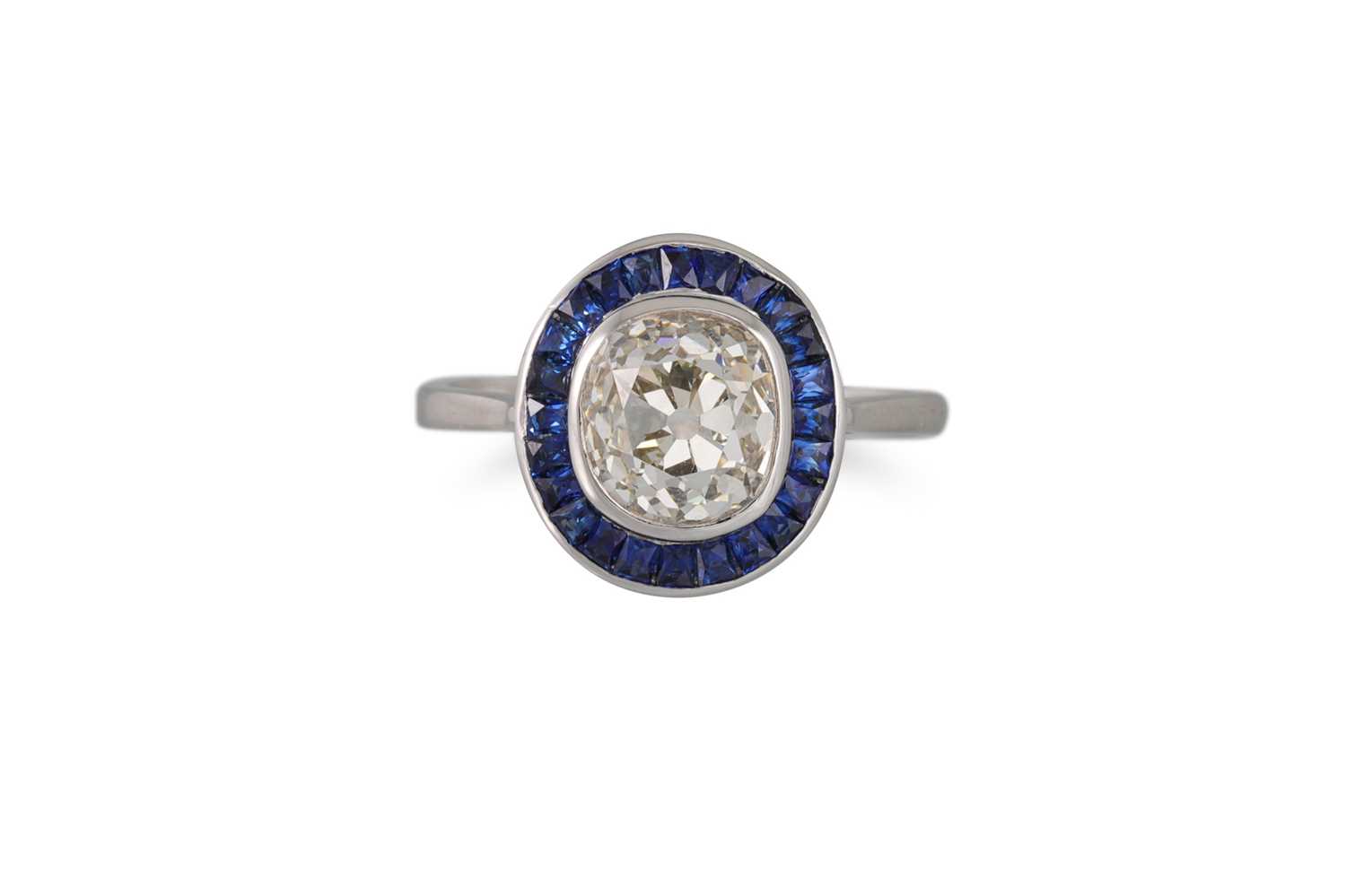Lot 448 - AN ART DECO STYLE DIAMOND AND SAPPHIRE CLUSTER...