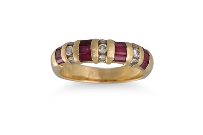 Lot 296 - A RUBY AND DIAMOND SET BAND RING, the baguette...