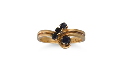 Lot 295 - A 14CT YELLOW GOLD SAPPHIRE SET CLUSTER RING,...