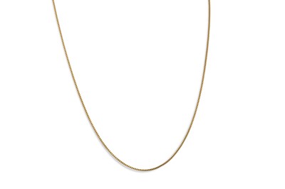 Lot 290 - AN 18CT YELLOW GOLD BOX LINK NECK CHAIN, 6 g.