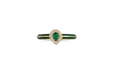 Lot 132 - AN EMERALD AND DIAMOND CLUSTER RING, to an...