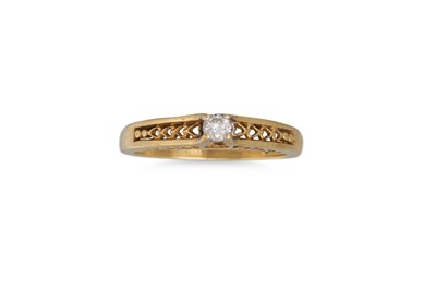 Lot 112 - A VINTAGE DIAMOND SOLITAIRE RING, the old cut...