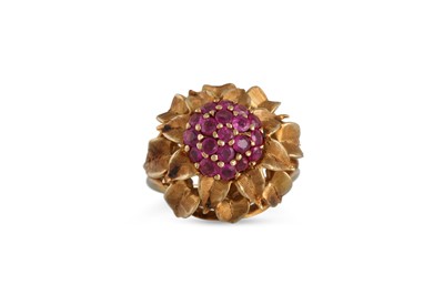 Lot 170 - A MID CENTURY RUBY CLUSTER RING, stylised...