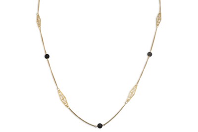 Lot 172 - AN ONYX AND GOLD NECKLACE, beaded form