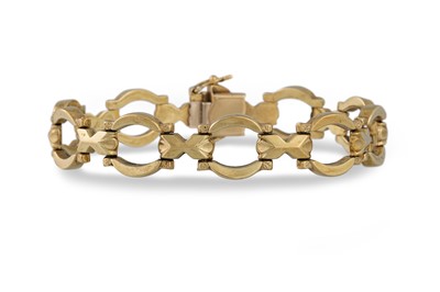 Lot 251 - A 9CT GOLD BRACELET, with oval links 18.5 g....