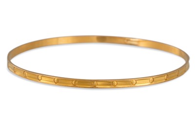 Lot 341 - A HIGH CARAT YELLOW GOLD BANGLE, stamped 875,...