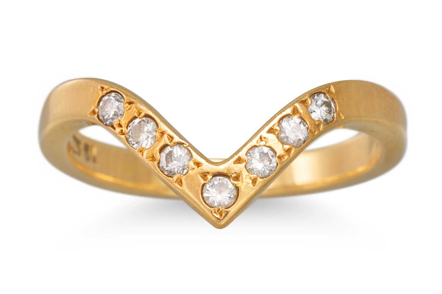 Lot 11 - A 'V' SHAPED DIAMOND SET RING, mounted in 18ct...
