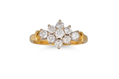 Lot 346 - A DIAMOND CLUSTER RING, the lozenge shaped...