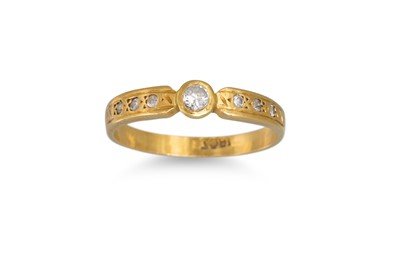 Lot 347 - A DIAMOND RING, mounted in yellow gold. Size M