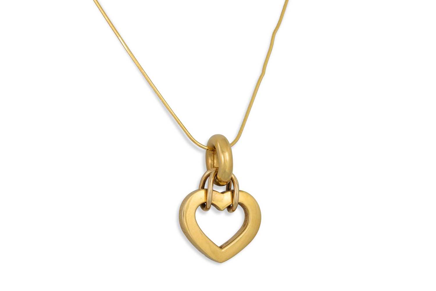 Lot 352 - A GOLD HEART SHAPED PENDANT, in 18ct yellow...