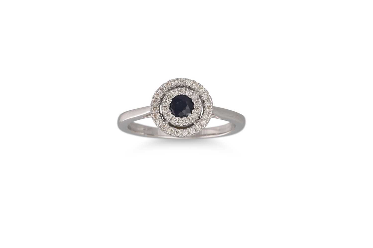 Lot 23 - A DIAMOND AND SAPPHIRE TARGET RING, mounted in...