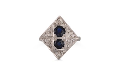 Lot 26 - A DIAMOND AND SAPPHIRE ART DECO STYLE RING,...