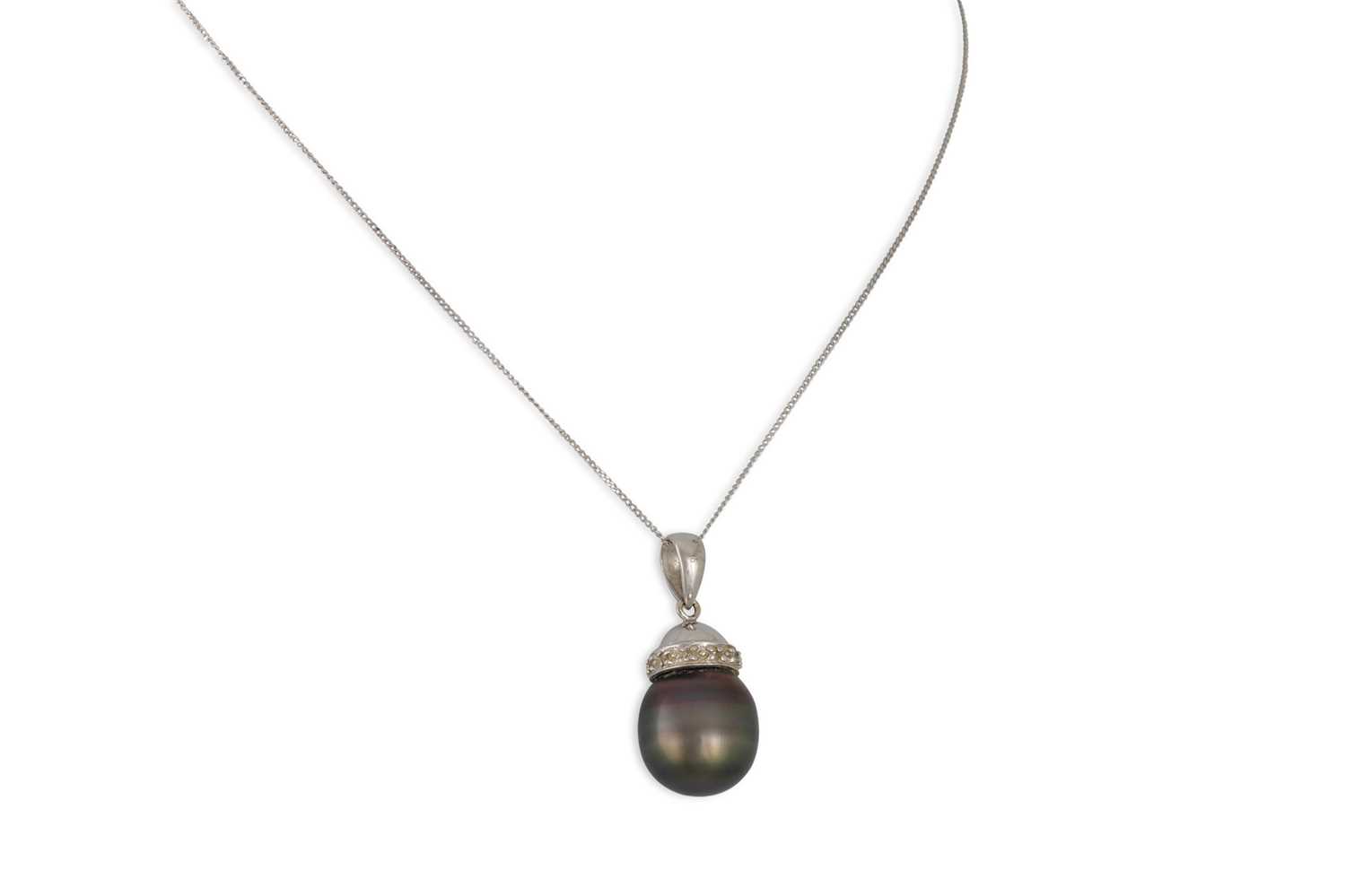 Lot 39 - A DIAMOND AND BLACK PEARL PENDANT, mounted in...
