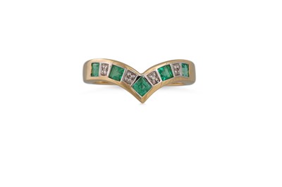 Lot 46 - A DIAMOND AND EMERALD ETERNITY RING, V-shaped,...