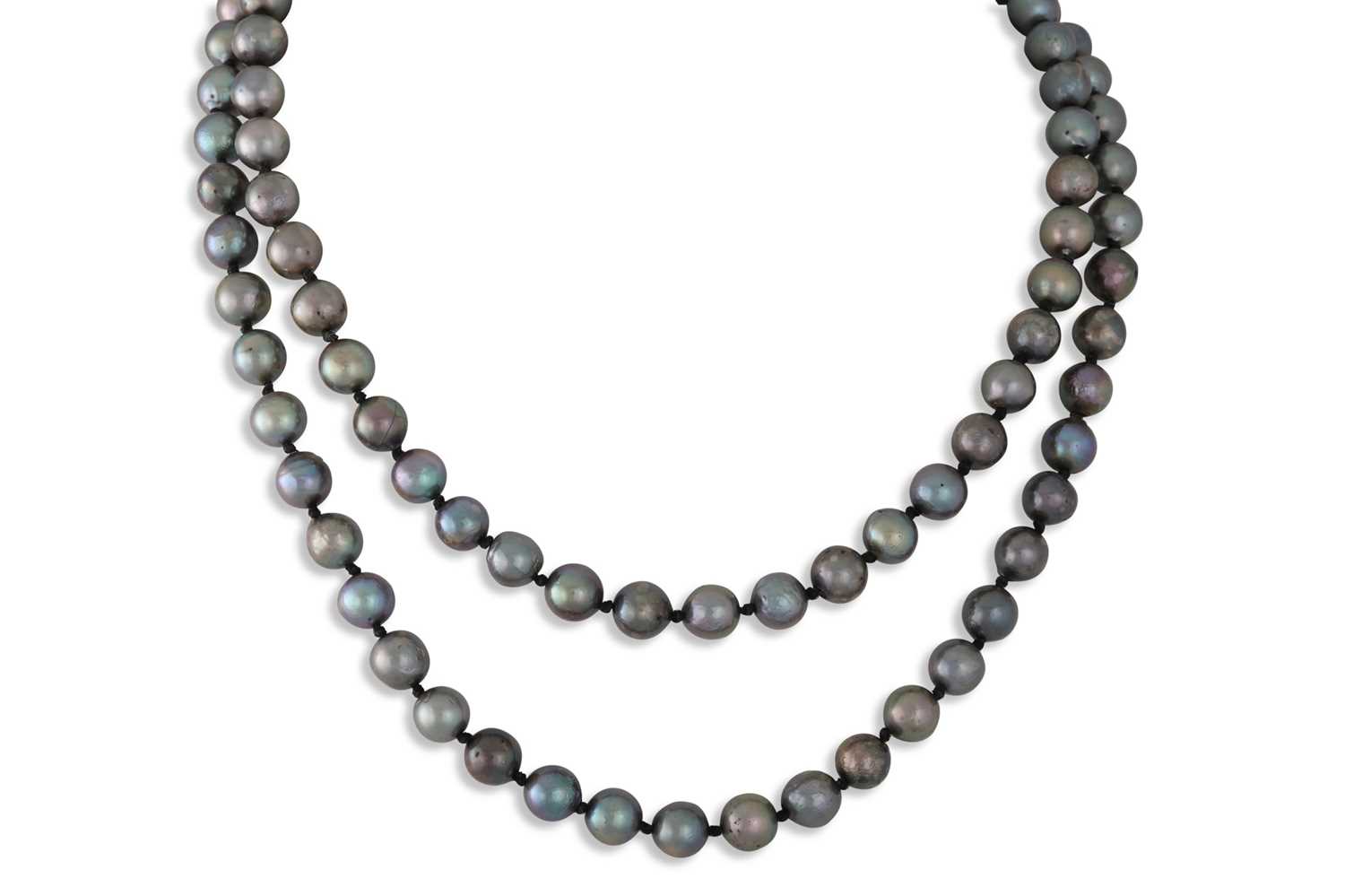 Lot 88 - A BLACK CULTURED PEARL NECKLACE, 30" long
