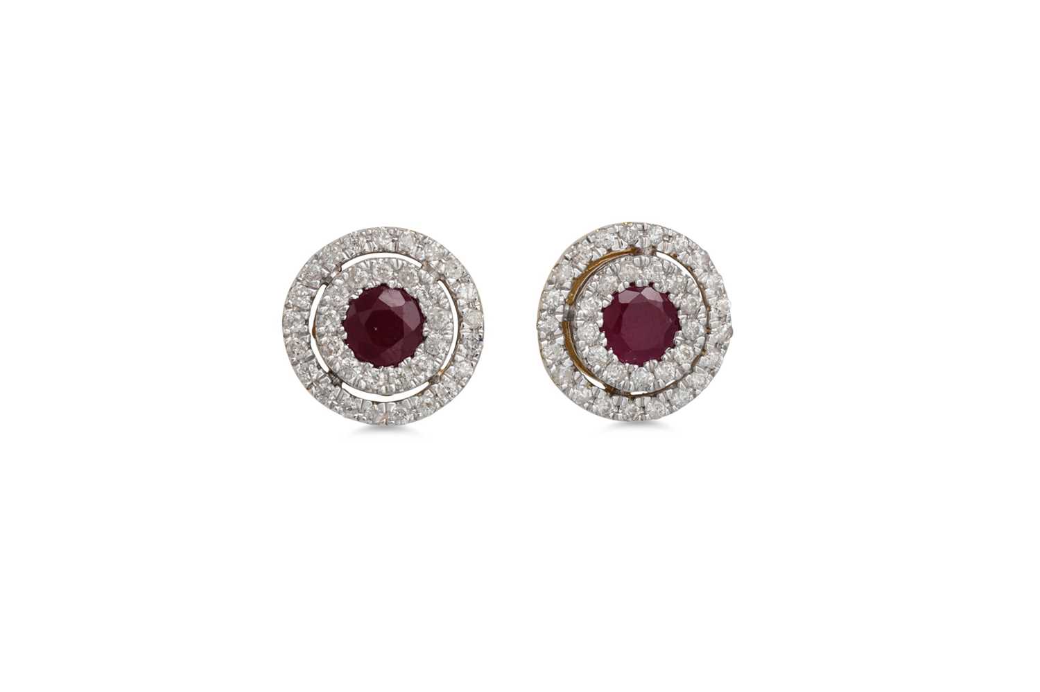 Lot 91 - A PAIR OF DIAMOND AND RUBY TARGET EARRINGS,...