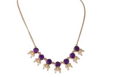 Lot 100 - AN ANTIQUE AMETHYST AND NECKLACE, the seven...