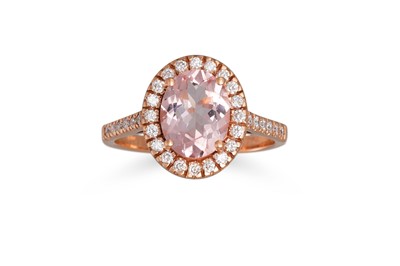 Lot 278 - A MORGANITE AND DIAMOND CLUSTER RING, the oval...